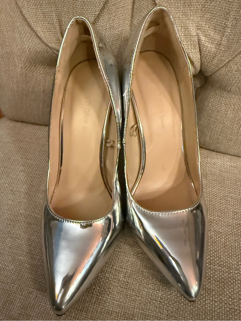 Wild Diva Silver Pointed-Toe Patent 4 inch  Pumps Size 7